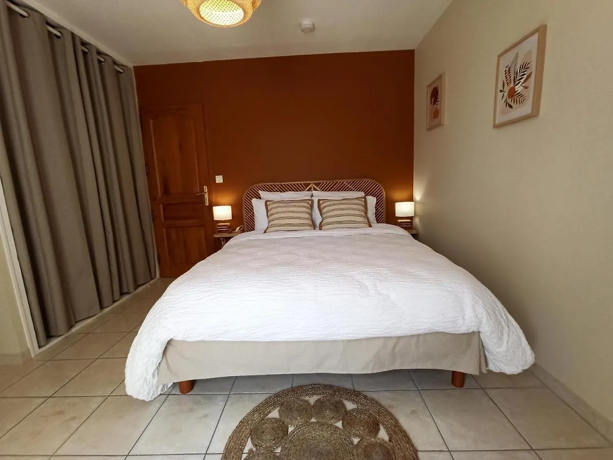 Villa Adhemar La Garde Adhemar Guest house