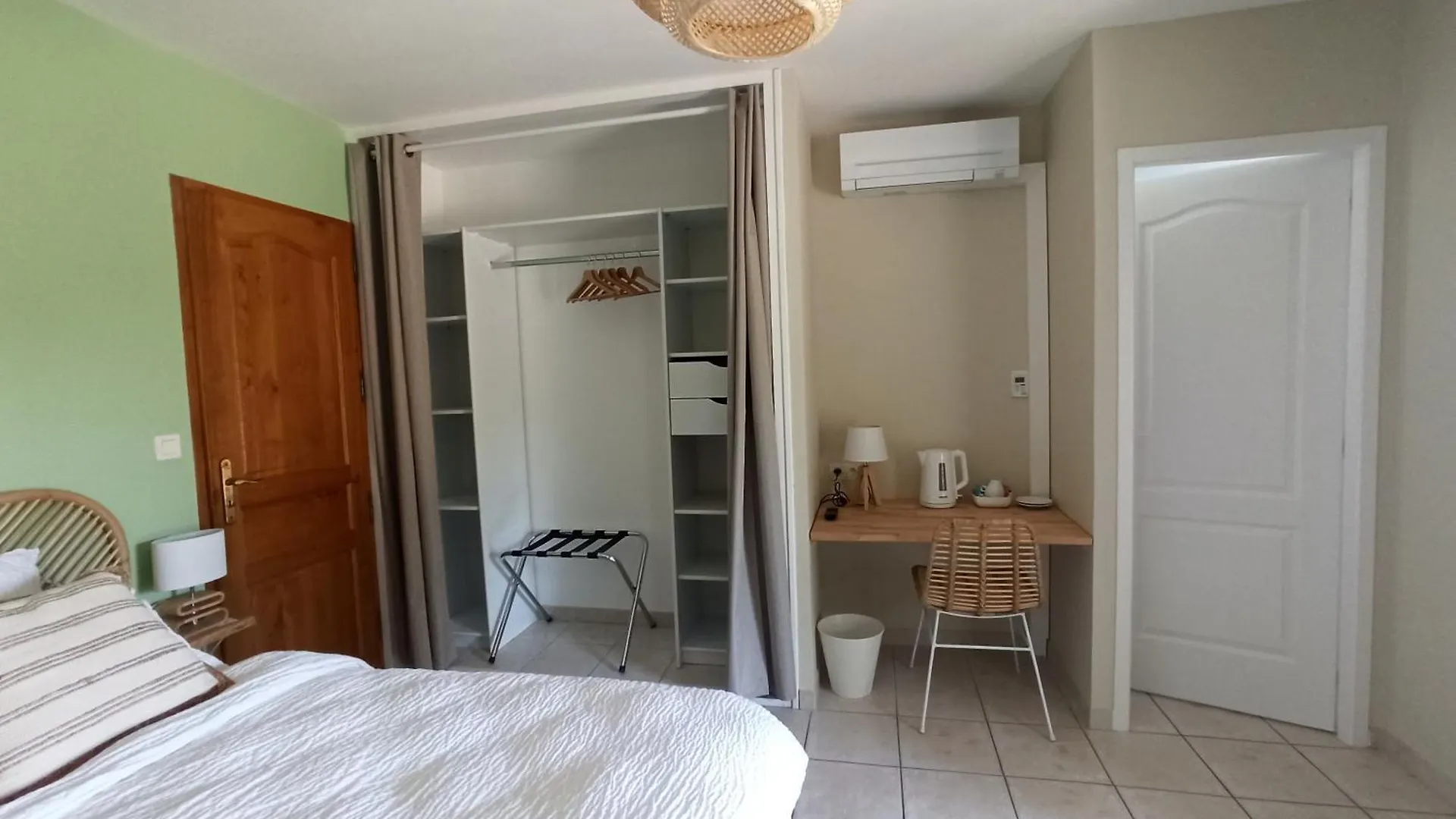 Villa Adhemar La Garde Adhemar Guest house