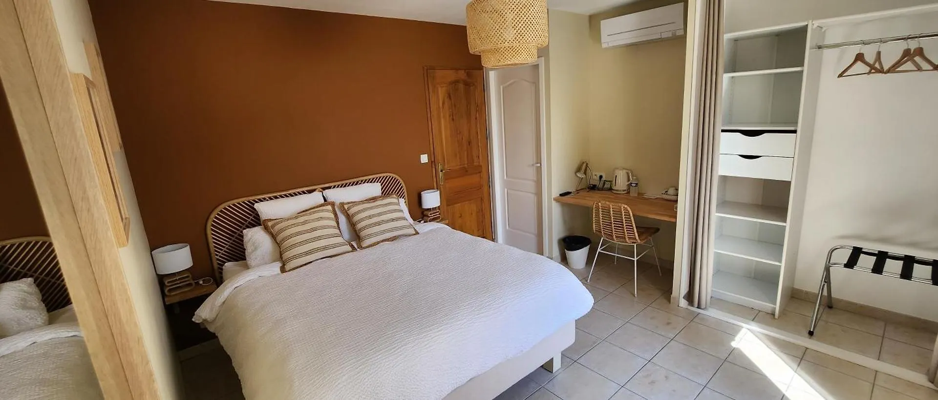 Villa Adhemar La Garde Adhemar Guest house