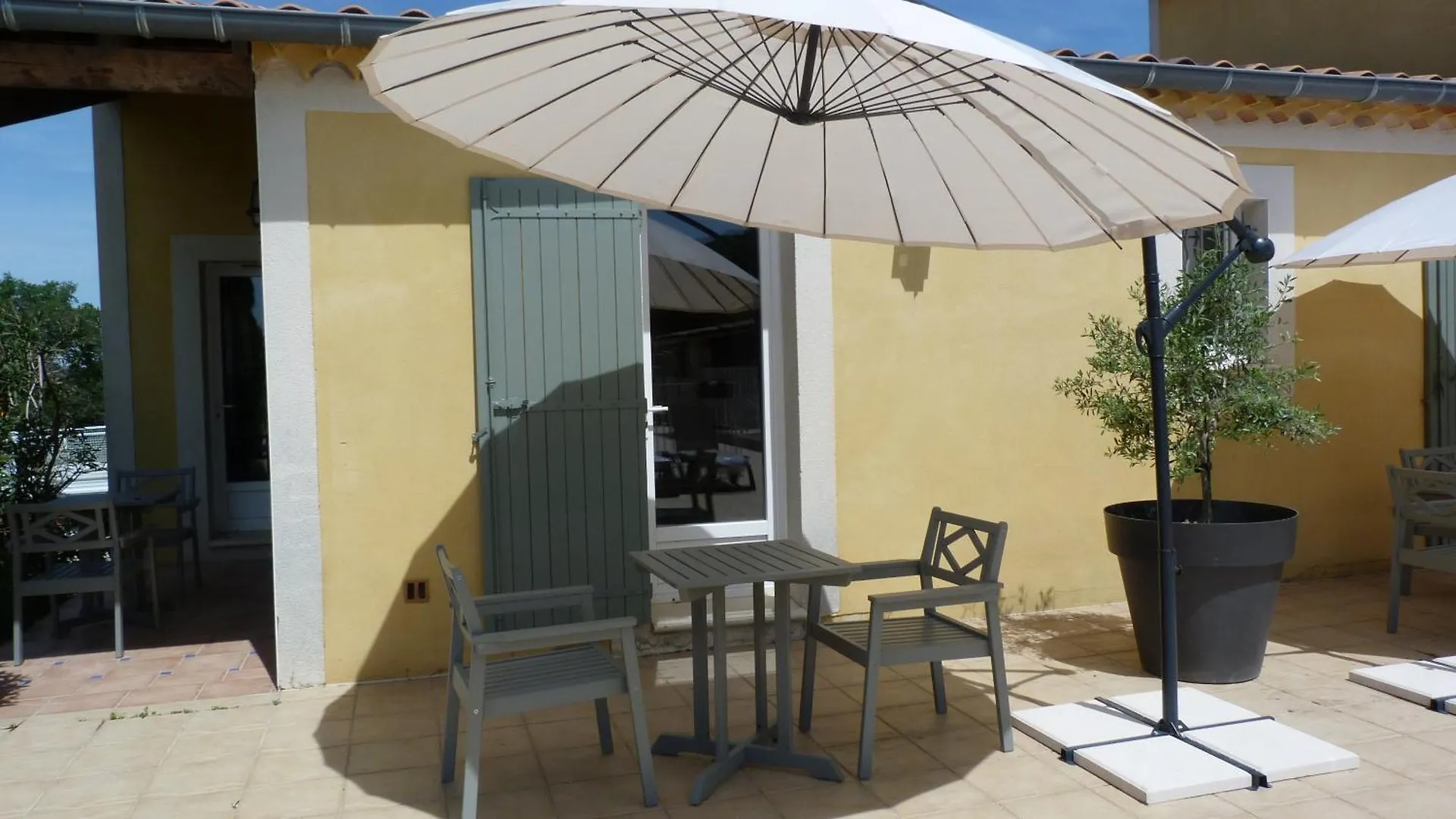 Villa Adhemar La Garde Adhemar Guest house