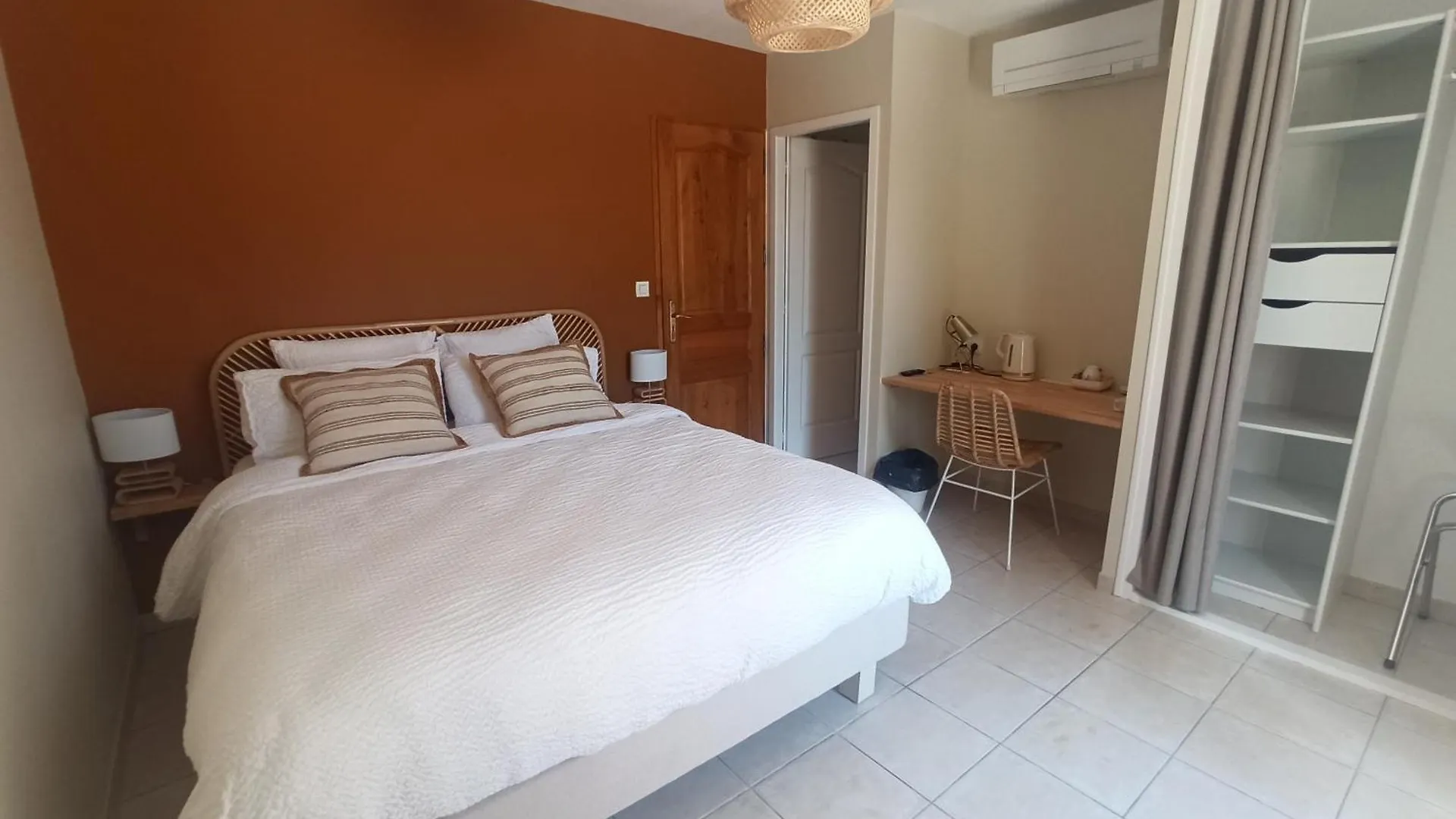 Villa Adhemar La Garde Adhemar 0*,